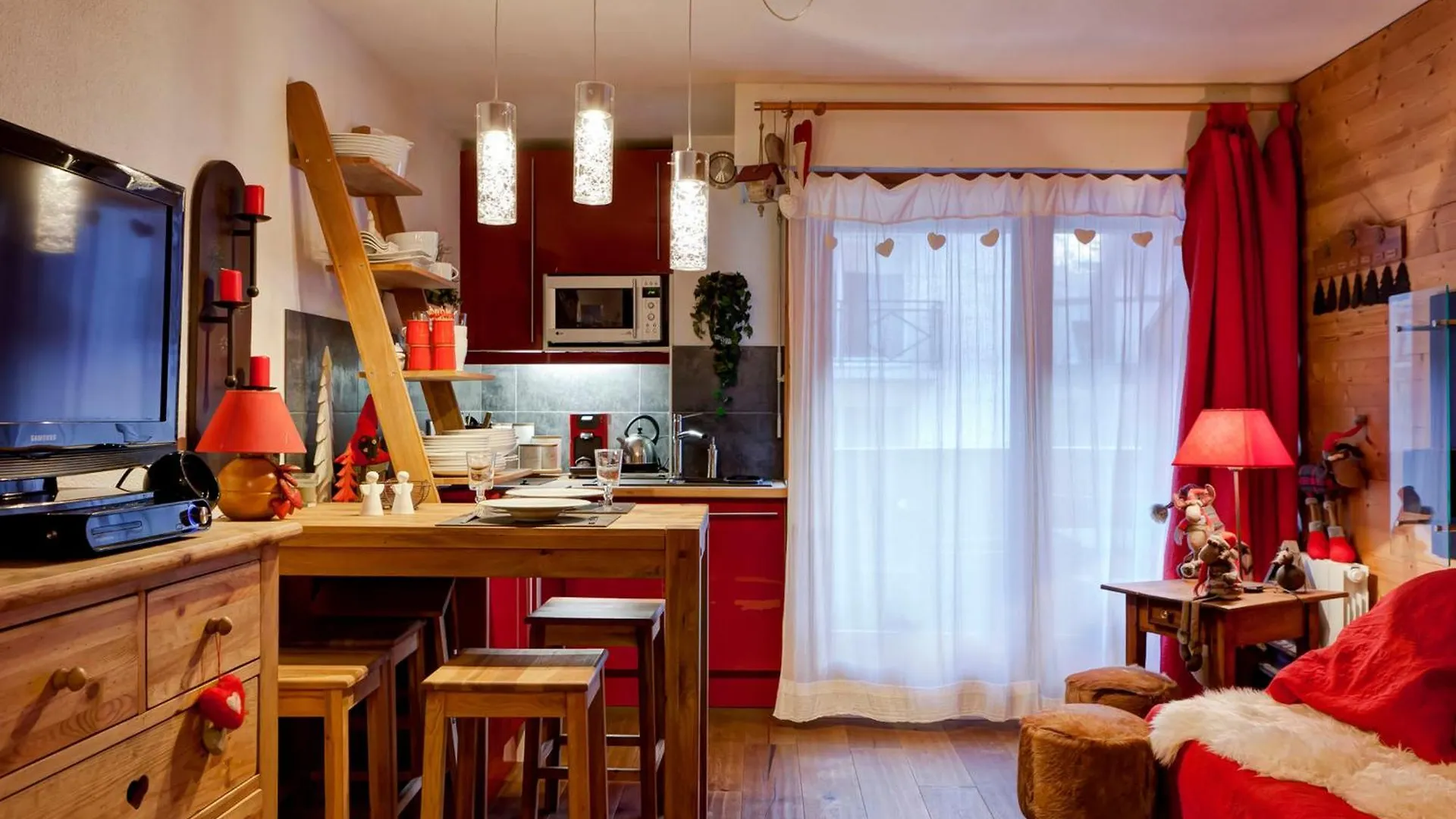 Studio Renove 2* Pour 4 Personnes - Centre De Brides-Les-Bains Avec Parking Et Wifi - Fr-1-512-167