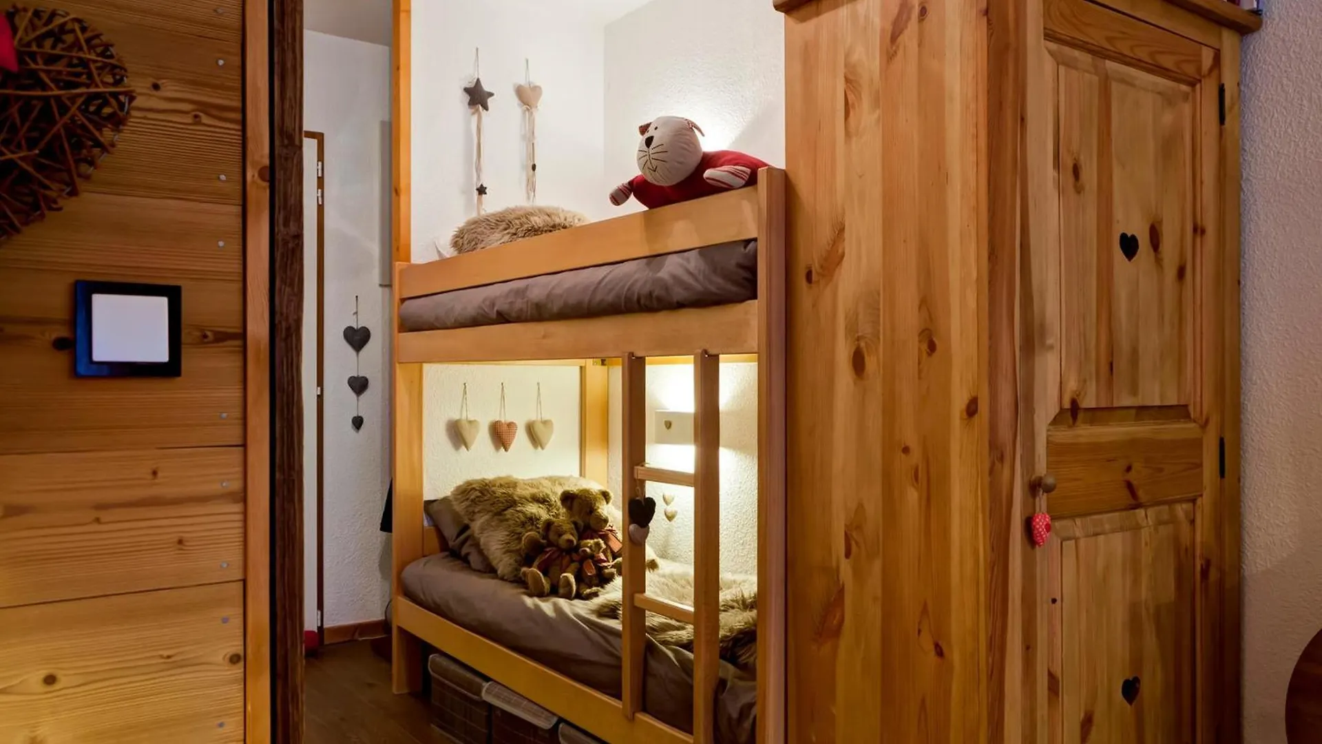 Studio Renove 2* Pour 4 Personnes - Centre De Brides-Les-Bains Avec Parking Et Wifi - Fr-1-512-167