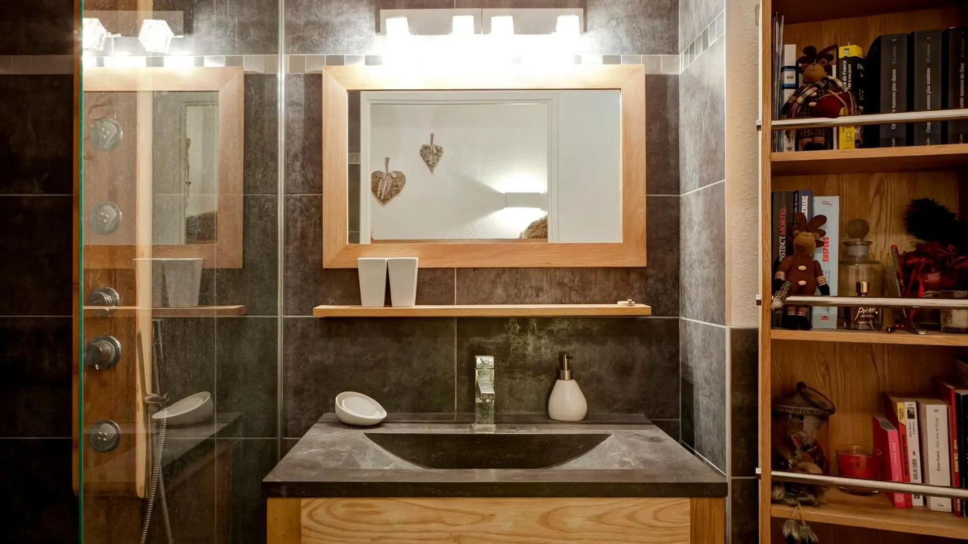 Studio Renove 2* Pour 4 Personnes - Centre De Brides-Les-Bains Avec Parking Et Wifi - Fr-1-512-167 Apartment