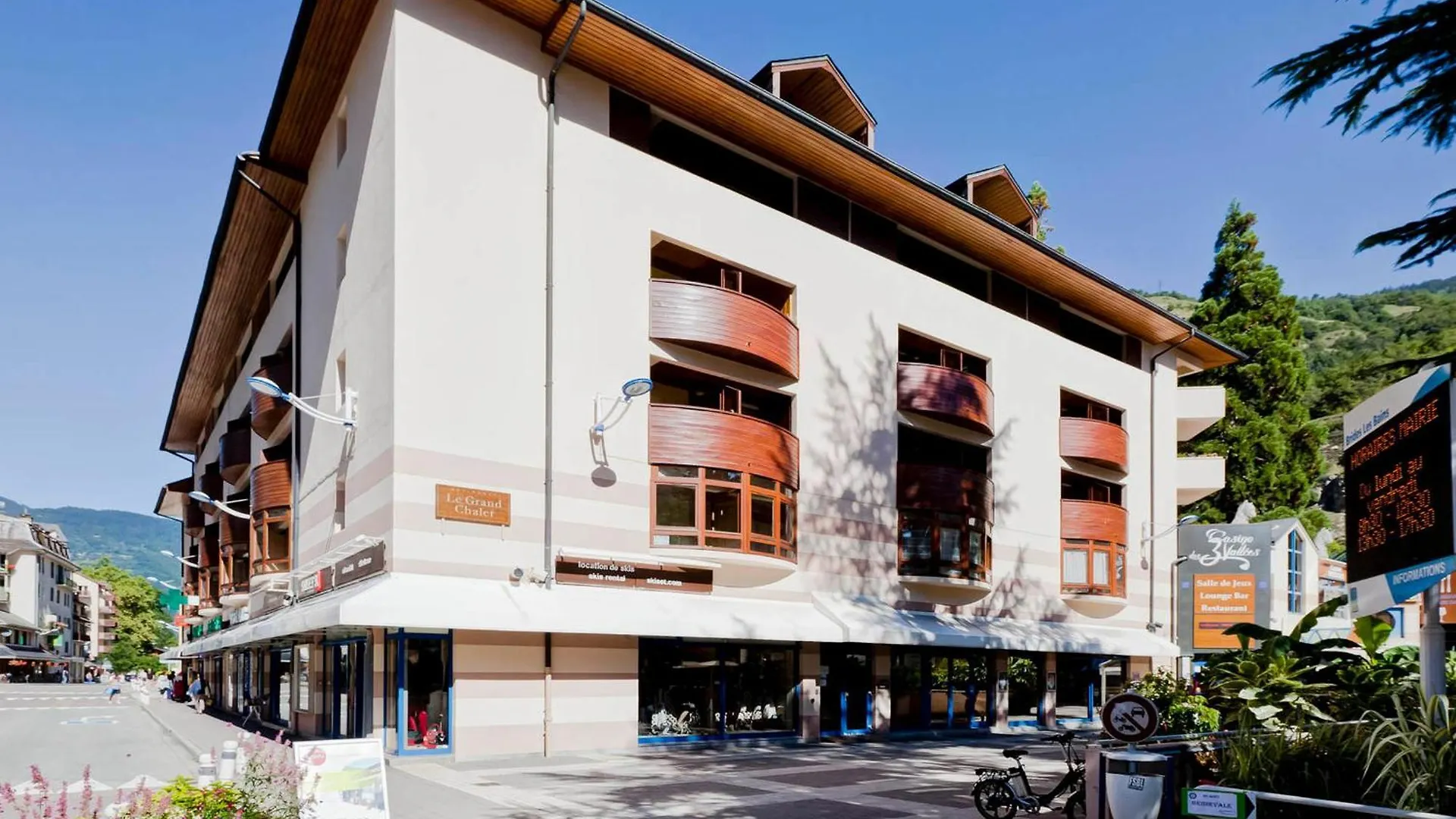 Studio Renove 2* Pour 4 Personnes - Centre De Brides-Les-Bains Avec Parking Et Wifi - Fr-1-512-167 0*,  France